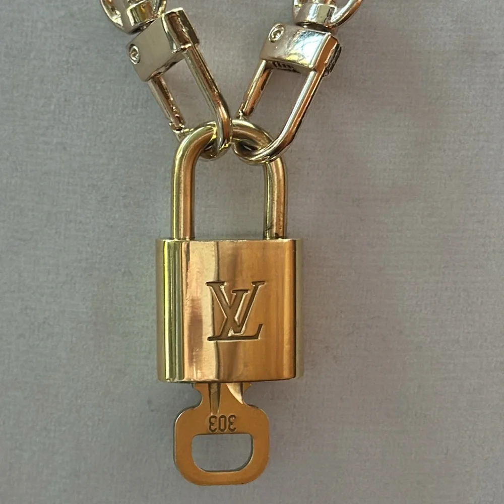 LV Lock & Key #303 with Unbranded Chain - Picture 1 of 11